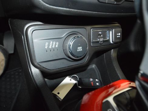 Used 2023 Jeep Renegade Latitude AWD/4WD image 31