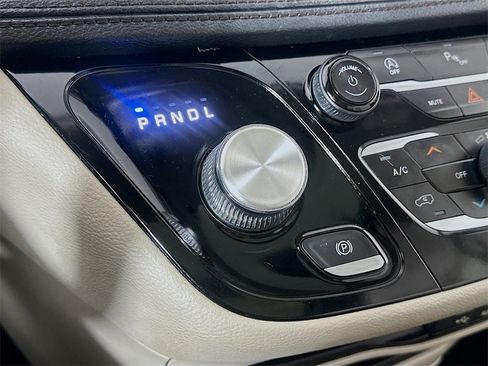 Used 2020 Chrysler Pacifica Limited w/ Tire & Wheel Group image 28