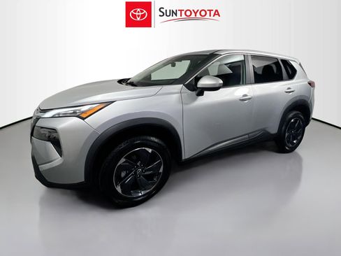 Used 2024 Nissan Rogue SV image 9