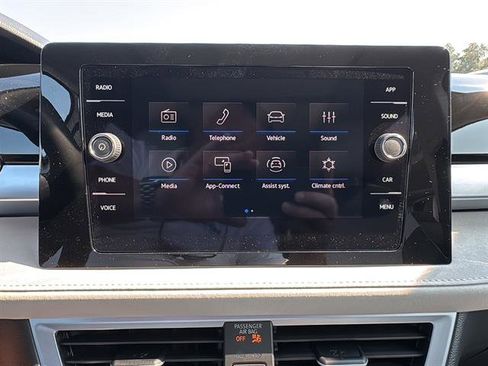 New 2025 Volkswagen Taos SE image 20