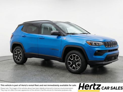 Used 2025 Jeep Compass Trailhawk image 1