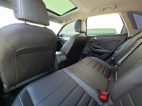 Used 2021 Volkswagen Jetta SE FWD image 12