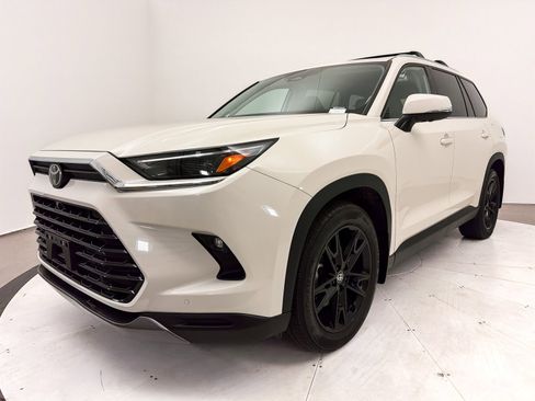 Used 2024 Toyota Grand Highlander AWD image 14