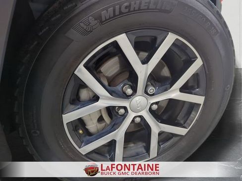 Used 2023 Jeep Grand Cherokee Limited image 32