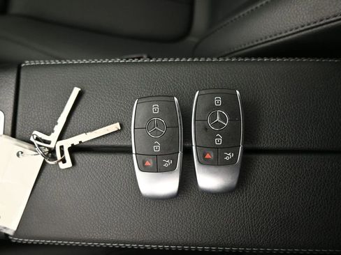 Used 2022 Mercedes-Benz GLA 250 4MATIC w/ Premium Package image 21