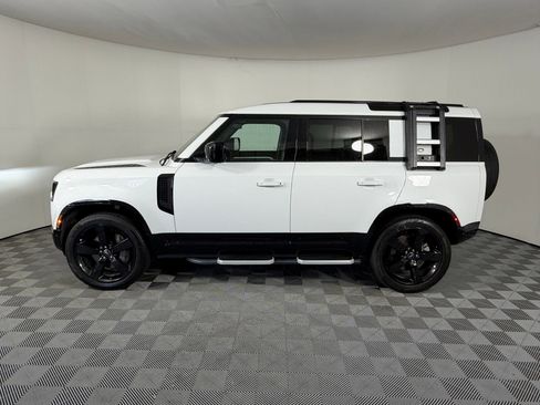 Used 2022 Land Rover Defender 110 X-Dynamic SE image 2