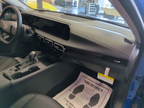 New 2026 Nissan Sentra SR w/ SR Premium Package FWD image 12