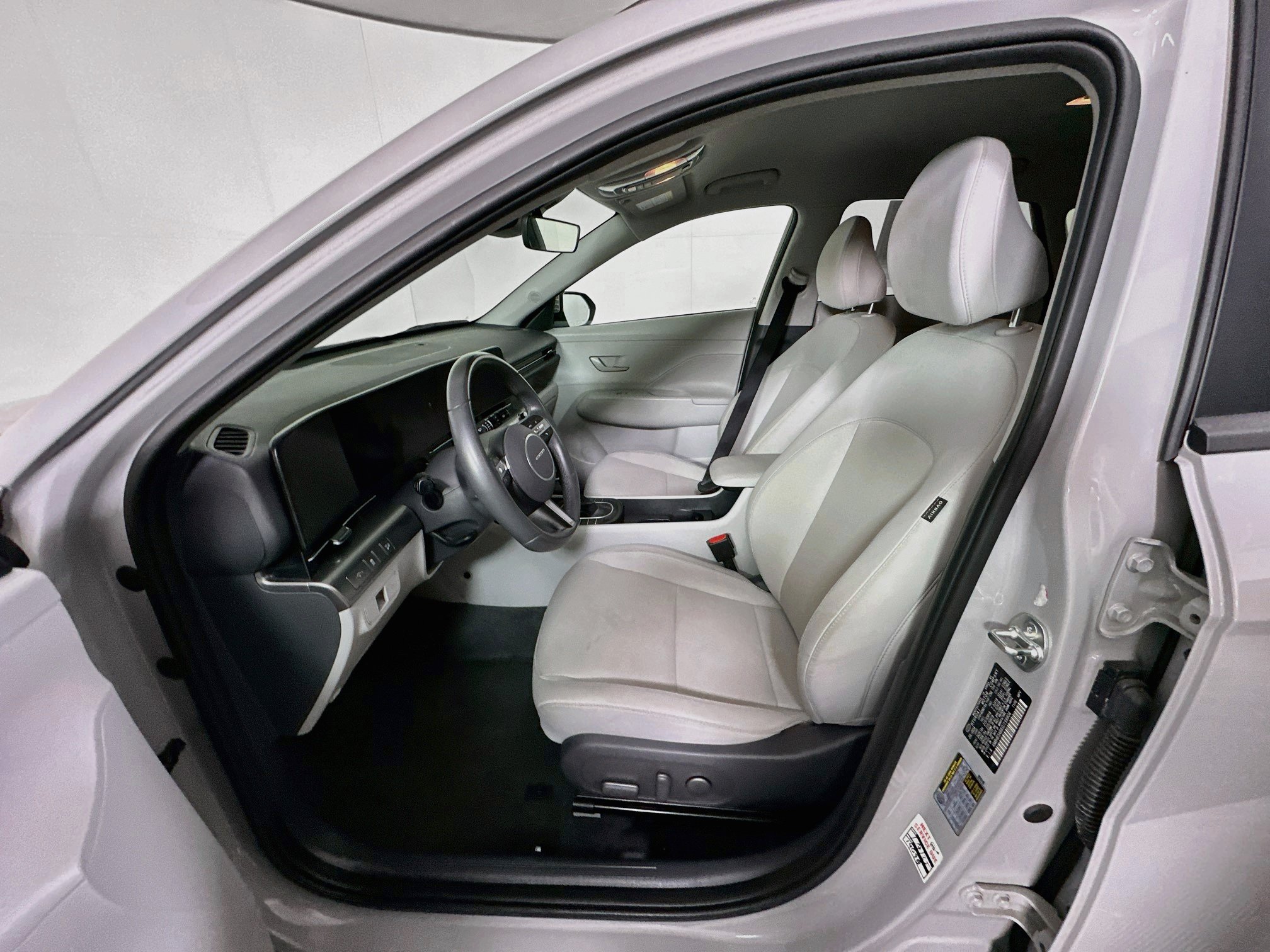 Used 2025 Hyundai Kona SEL FWD image 13