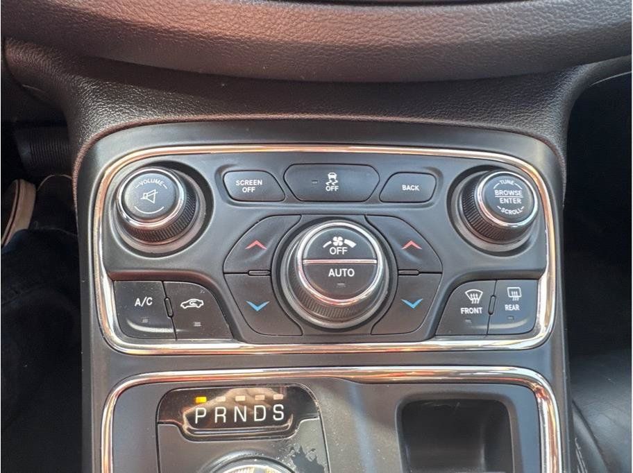 Used 2015 Chrysler 200 C w/ Navigation & Sound Group I AWD/4WD image 19