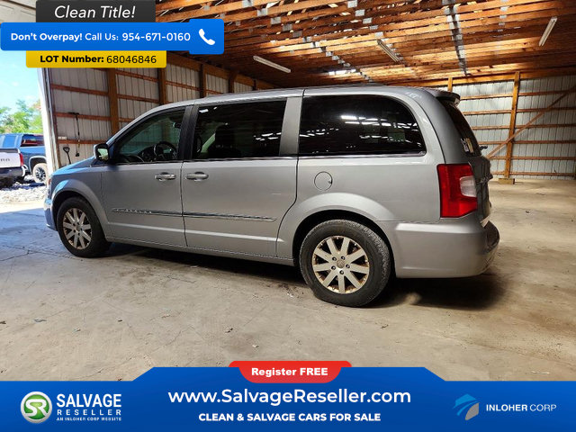 Used 2014 Chrysler Town & Country Touring FWD image 3