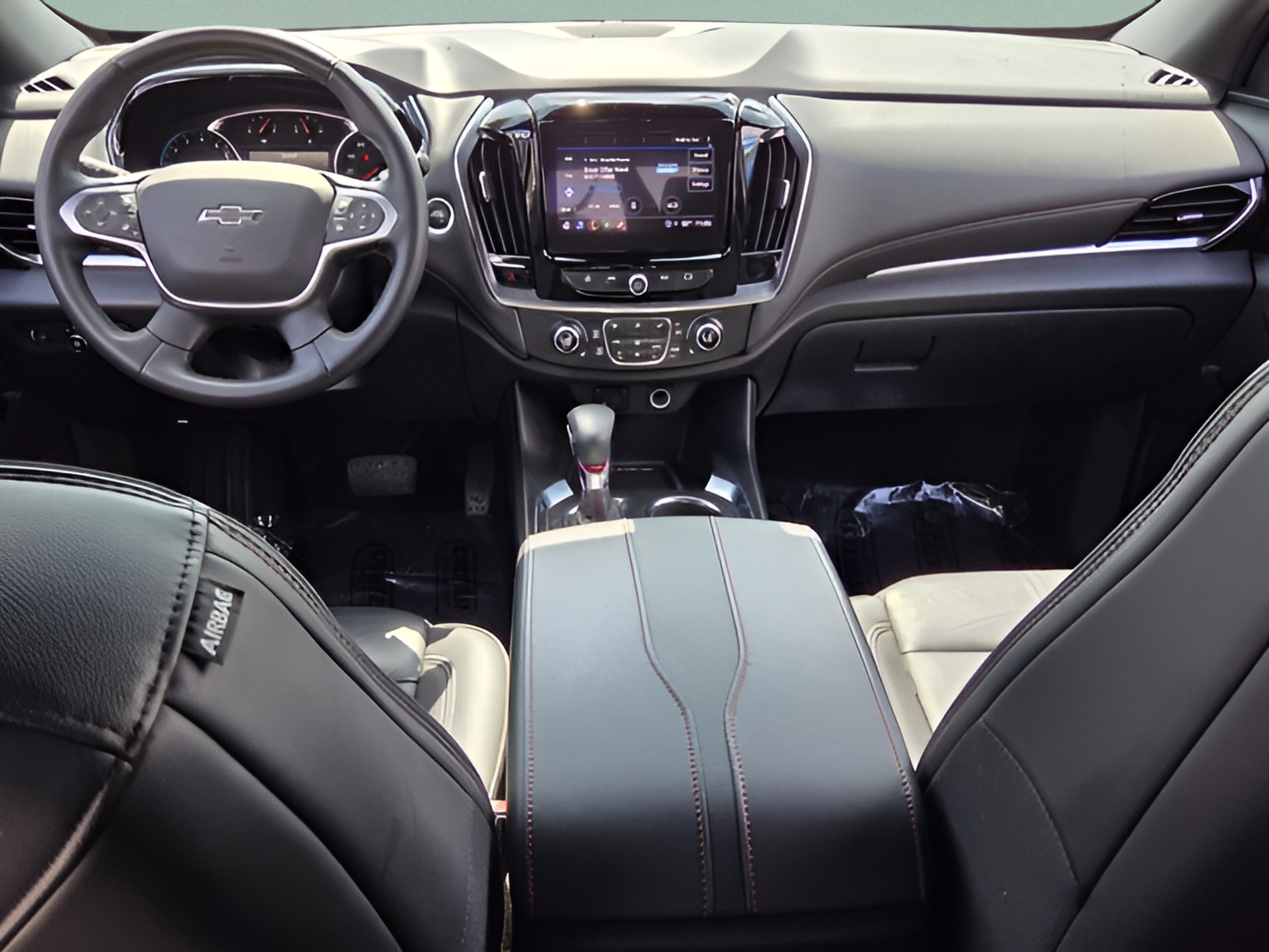 Used 2023 Chevrolet Traverse RS FWD image 12