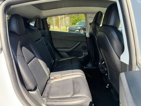 Used 2022 Tesla Model Y Long Range AWD/4WD image 16