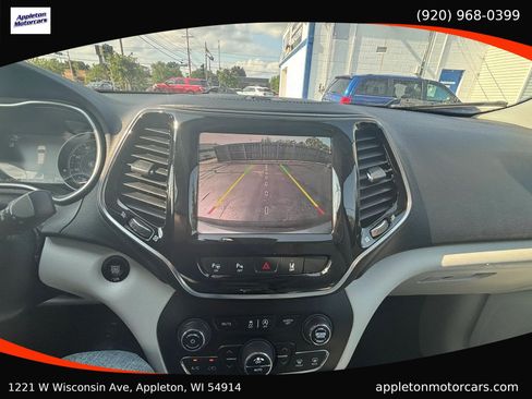Used 2019 Jeep Cherokee Limited w/ Technology Group AWD/4WD image 22
