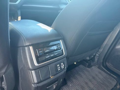 Used 2024 Subaru Ascent Premium w/ Convenience Package AWD/4WD image 11