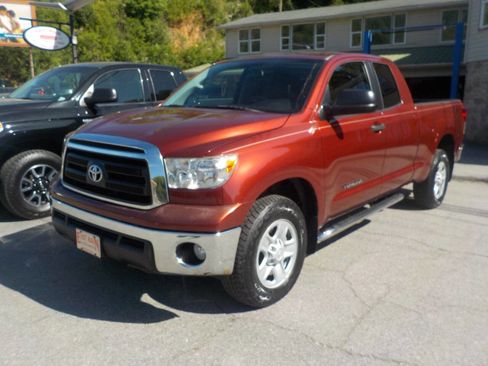 Used 2010 Toyota Tundra 4x4 Double Cab image 3