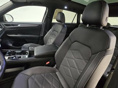 Used 2025 Volkswagen Atlas Cross Sport SE AWD/4WD image 24