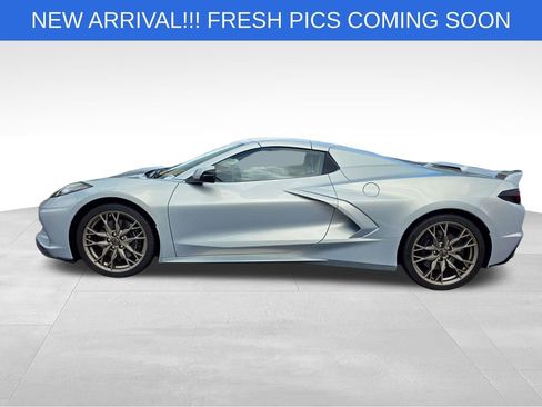 Used 2021 Chevrolet Corvette Stingray Premium Conv w/ Z51 Performance Package image 3