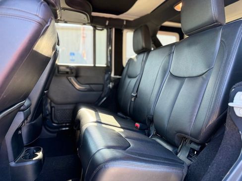 Used 2017 Jeep Wrangler Unlimited Sahara AWD/4WD image 21