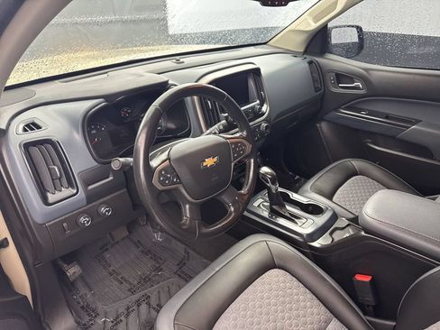 Used 2022 Chevrolet Colorado Z71 AWD/4WD image 8