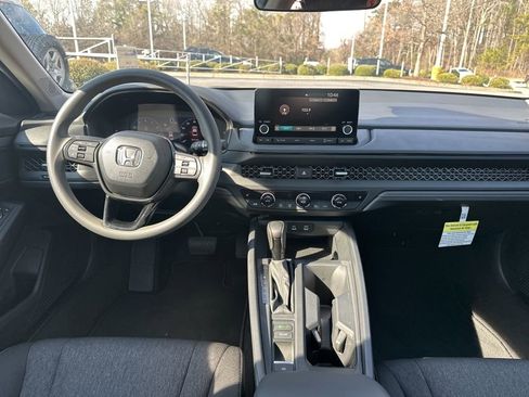 Certified 2025 Honda Accord SE image 18
