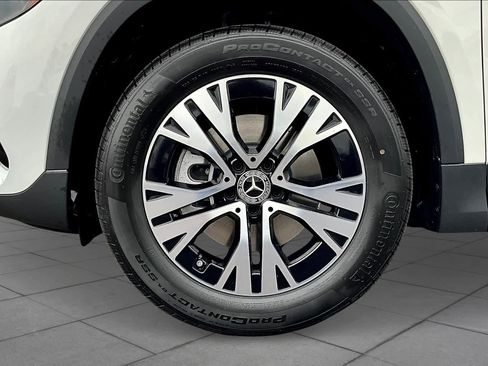 Used 2025 Mercedes-Benz GLA 250 4MATIC image 11