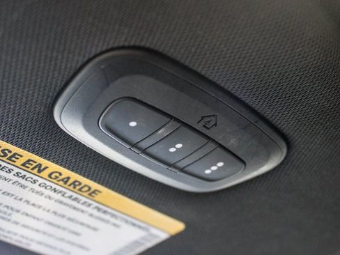 Used 2023 Chrysler Pacifica Limited w/ S Appearance Package image 34