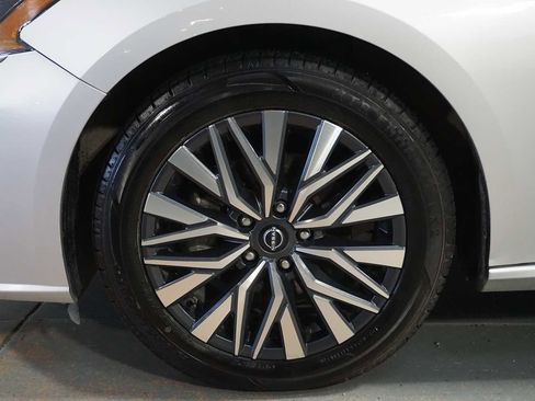 Used 2023 Nissan Altima 2.5 SV image 9