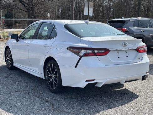 Used 2024 Toyota Camry SE image 9