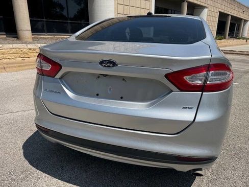 Used 2016 Ford Fusion SE image 12