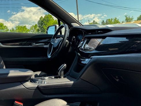 Used 2022 Cadillac XT6 Premium Luxury AWD/4WD image 13