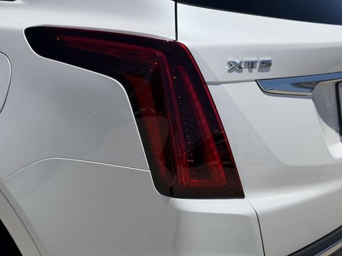 Certified 2023 Cadillac XT5 Premium Luxury FWD image 9