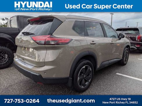 Used 2024 Nissan Rogue SV w/ SV Premium Package AWD/4WD image 2