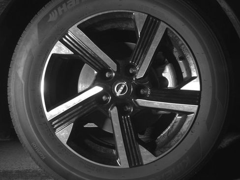 Used 2025 Nissan Sentra SV FWD image 13
