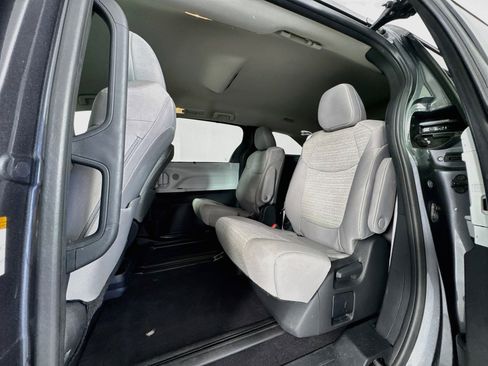 Certified 2025 Toyota Sienna LE FWD image 22