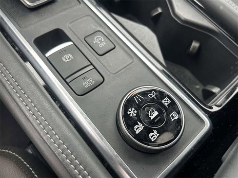 Used 2024 Nissan Pathfinder Platinum w/ Cargo Package image 28