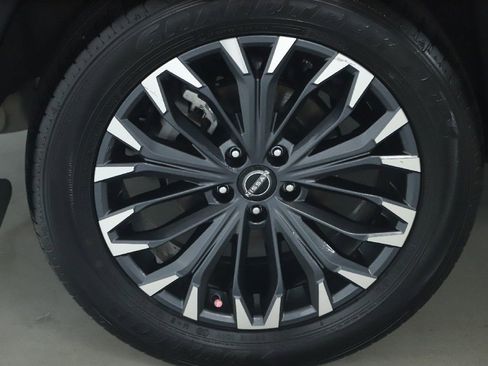 Used 2025 Nissan Rogue Platinum w/ Tech Package AWD/4WD image 12