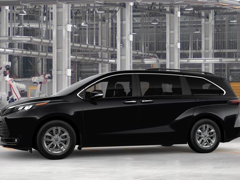 New 2026 Toyota Sienna XLE FWD image 3