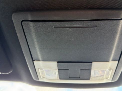 Used 2018 Ford Explorer XLT image 24