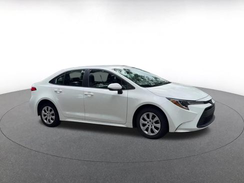 Used 2025 Toyota Corolla LE FWD image 2
