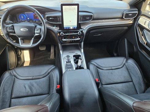 Used 2021 Ford Explorer Platinum w/ Equipment Group 601A AWD/4WD image 12