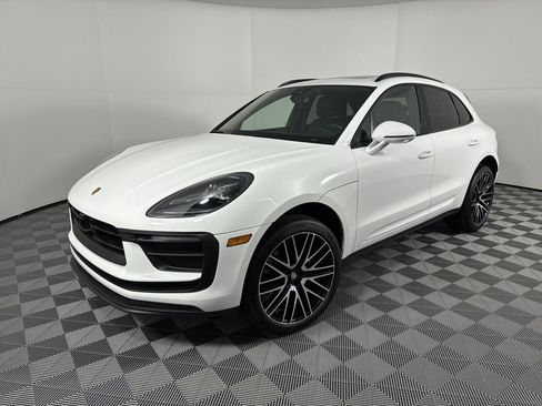 Certified 2025 Porsche Macan image 1