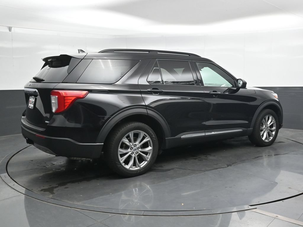 Used 2020 Ford Explorer XLT w/ Equipment Group 202A AWD/4WD image 2