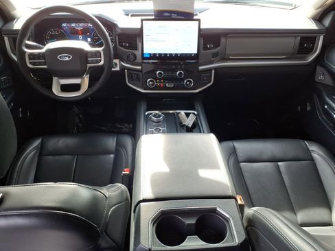 Certified 2022 Ford Expedition XLT image 11