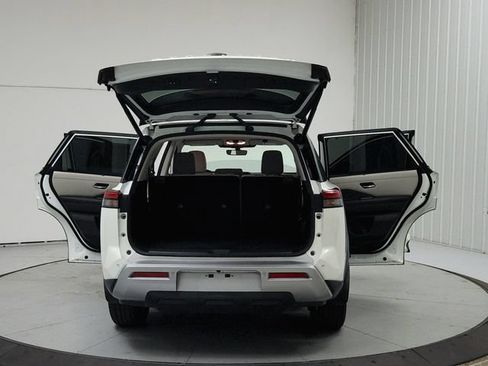 Used 2023 Nissan Pathfinder SL FWD image 14