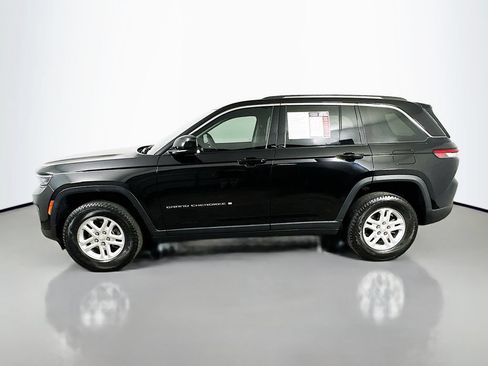 Used 2023 Jeep Grand Cherokee Laredo w/ Luxury Tech Group I RWD image 5