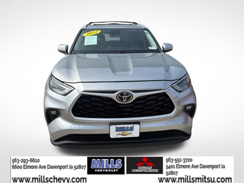 Used 2022 Toyota Highlander XLE AWD/4WD image 8