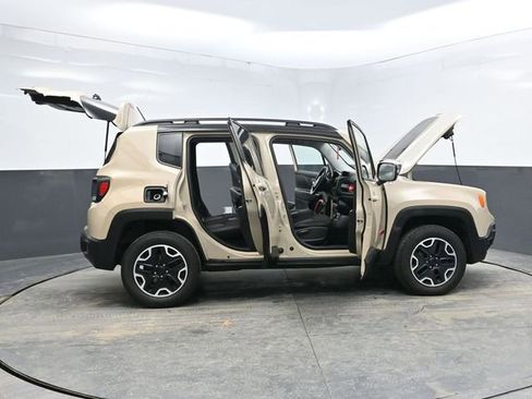 Used 2016 Jeep Renegade Trailhawk image 39