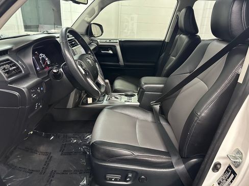Used 2023 Toyota 4Runner SR5 Premium w/ Moonroof Package AWD/4WD image 19