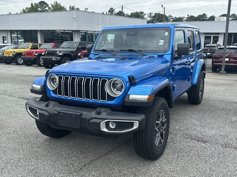 Used 2024 Jeep Wrangler Unlimited Sahara w/ Technology Group AWD/4WD image 7