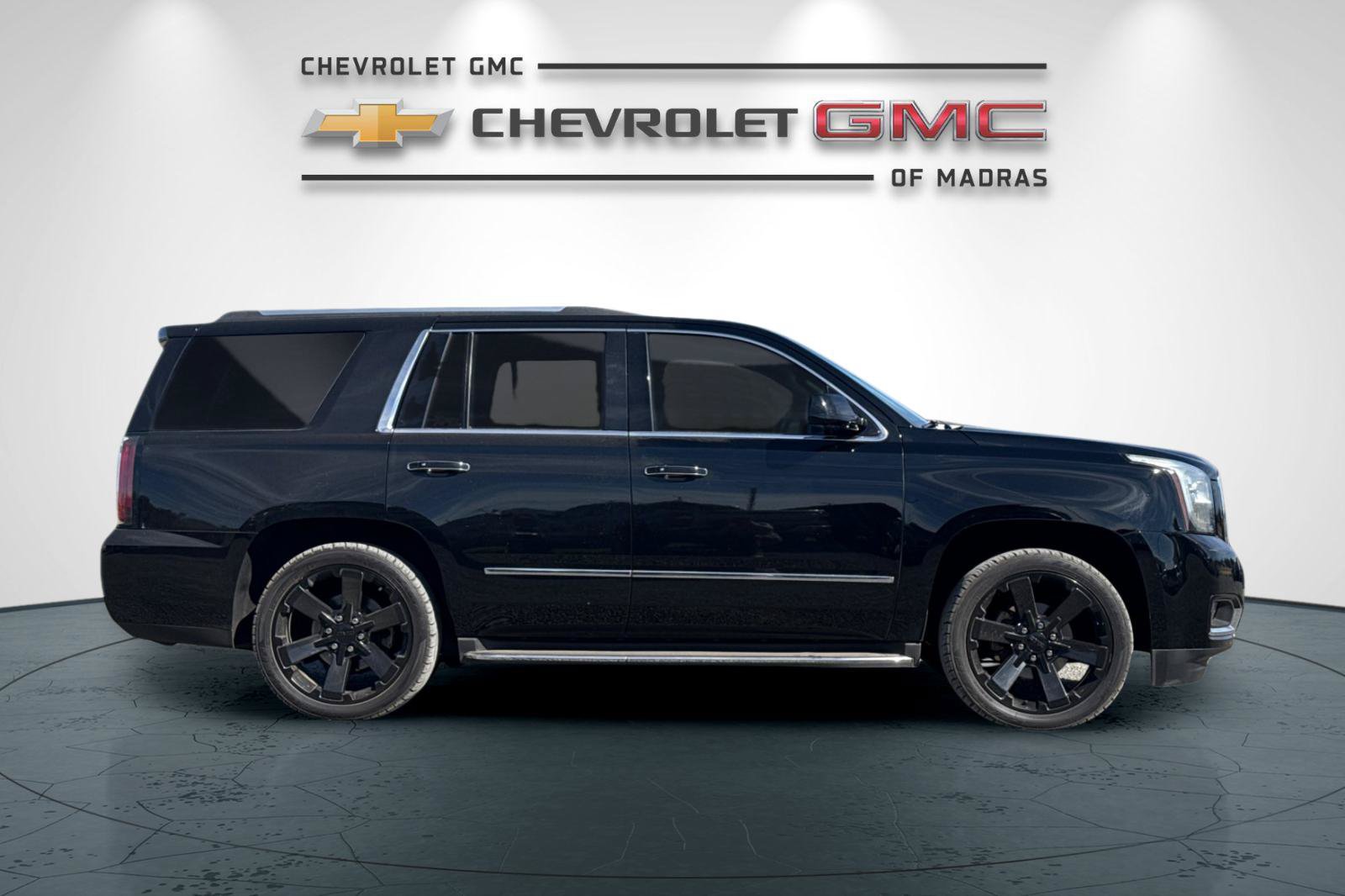 Used 2017 GMC Yukon Denali w/ Open Road Package AWD/4WD image 2